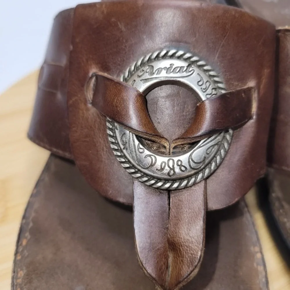 Ariat Wedge Sandals Women 7.5B Brown Leather Western‎ Buckle Thong Shoes